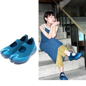 Tabi- Blue Sandal Rubber Sole Split Tabi Toe  Size 38 (Size 7.5 US)